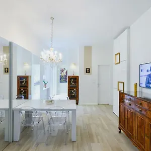 Slovenian Art Story Appartamento Lubiana